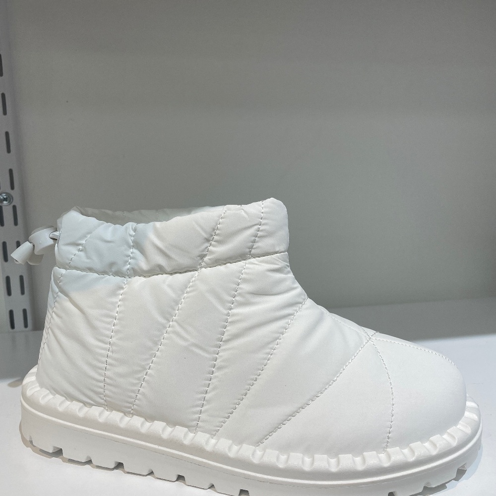 Women nelong low bootie water resistant 2175 White